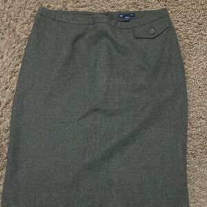 New Gap Skirt w/o Tags
Color: Grey
Size: 8